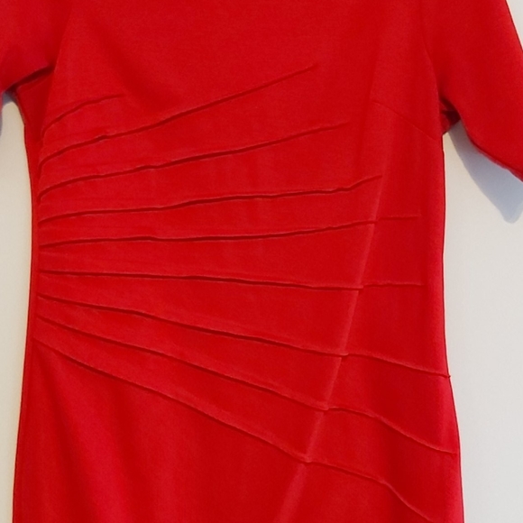 Red dress - Picture 3 of 3